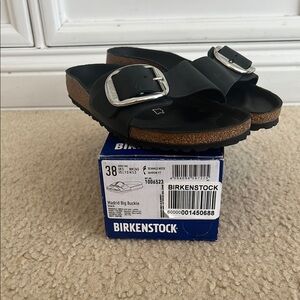 Birkenstock Black Sandals with Silver Buckle
EUC worn 3-4x